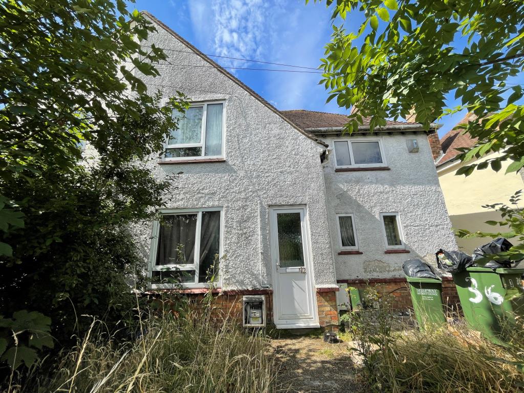 Lot: 95 - THREE-BEDROOM HOUSE FOR COMPLETE REFURBISHMENT -